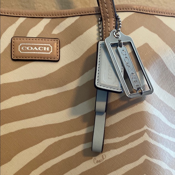 Coach Tan and Cream Tote Bag - Picture 4 of 11